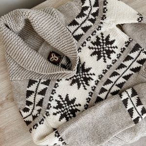 Aritzia knit sweater.  Winter après style.